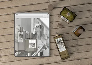 带香水网站的模拟平板电脑