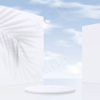 圆柱形白色讲台，天空背景和阴影树叶。产品展示、化妆品展示现场、讲台、台座或平台。简单清洁，