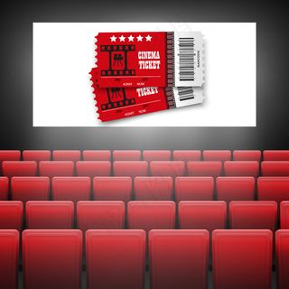 有红色座位的电影院屏幕。图片概念为您的电影影院首映海报设计与白色屏幕。