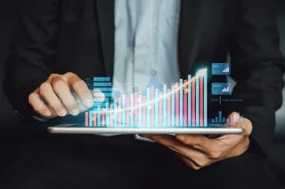 利用数字增强现实图形技术分析金融共同基金。