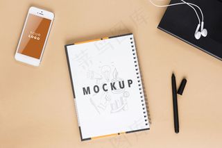 工作区内的笔记本电脑和笔记本电脑