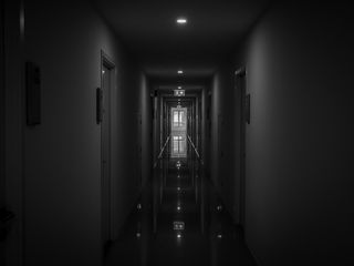 大楼里黑暗神秘的走廊
