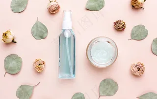 带叶有机化妆品顶视图