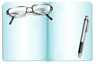 带眼镜和钢笔的空笔记本