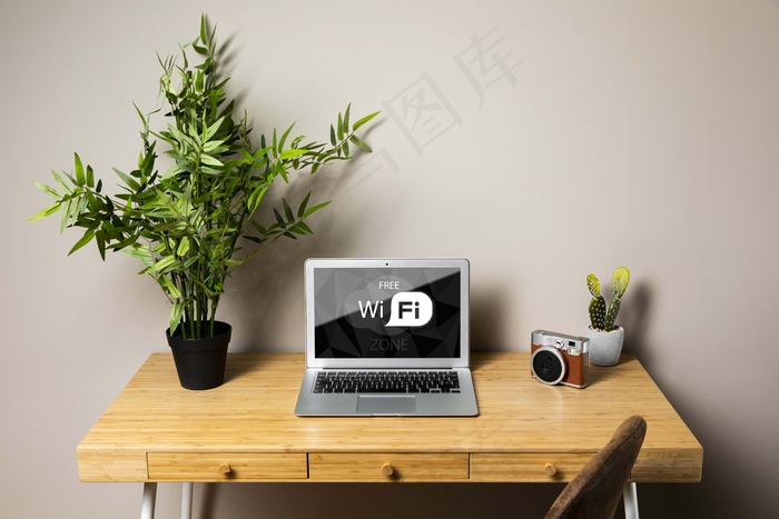 带免费wifi概念的笔记本电脑模型样机psd模版下载