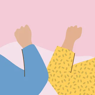 人们做肘部碰撞以避免冠状病毒