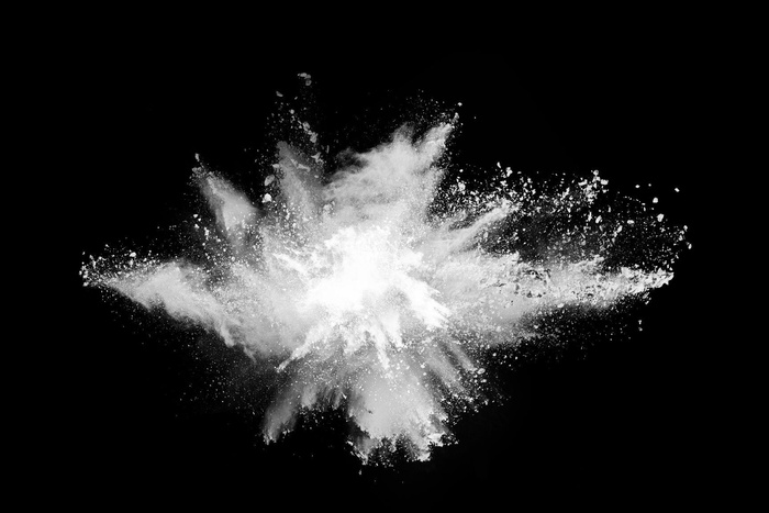 黑底白粉爆炸