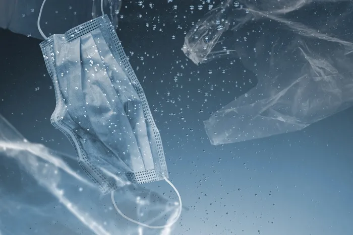 拯救海洋运动口罩和塑料袋在海洋混音媒体中沉没