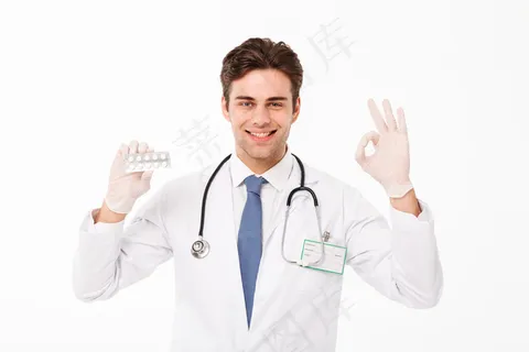 一位自信的年轻男性医生的特写肖像 一位自信的年轻男性医生的特写肖像