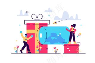 幸运的小人物拿着彩票和中奖礼盒转动抽奖鼓。抽奖，网上随机抽奖，推广营销理念。明亮鲜艳的紫罗兰色独立插图