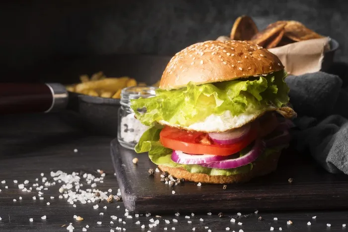 带复印空间的美味汉堡布置