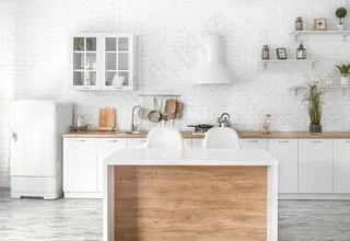 带有厨房配件的现代时尚斯堪的纳维亚厨房内饰