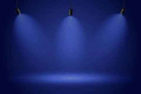 深蓝色背景上的聚光灯