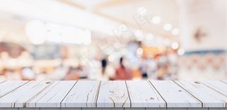 商场上的白色木板