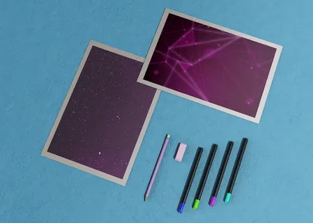 框架模型样机宣传单,DM传单设计模板和铅笔