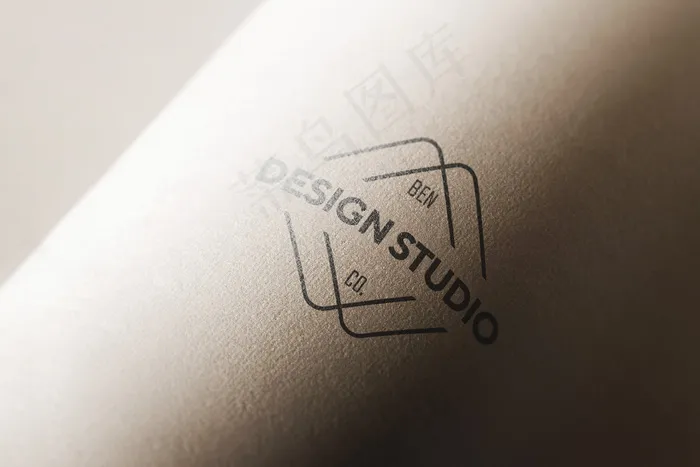 弧形纸上的徽标模型样机psd模版下载
