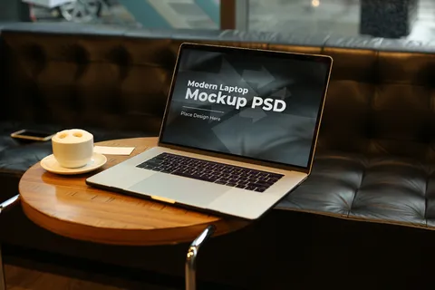 圆桌模型样机psd上带咖啡的笔记本电脑 圆桌模型样机psd上带咖啡的笔记本电脑