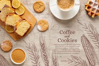 俯视美味糕点配咖啡杯