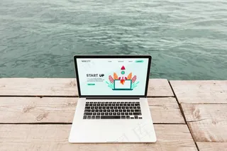 带登录页的近景笔记本电脑