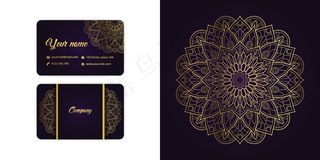 奢华的金色曼荼罗蔓藤图案名片和蔓藤图案背景，以优雅的紫色为背景