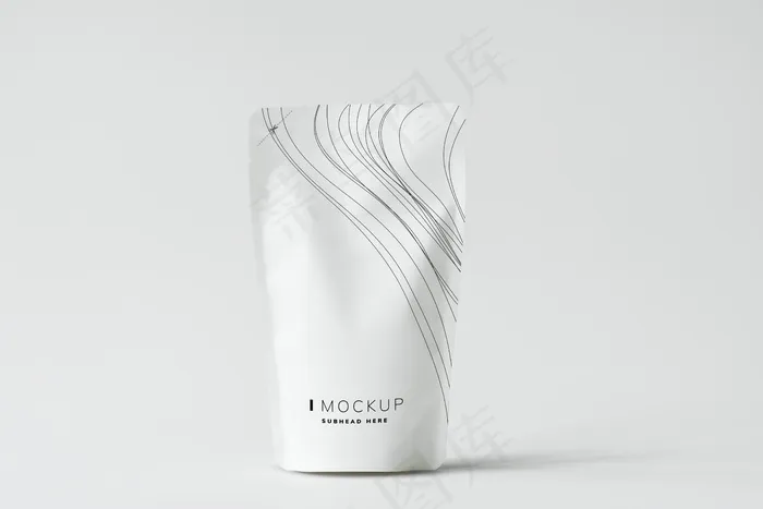 白色背景下的白色香囊模型样机psd模版下载