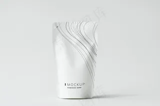 白色背景下的白色香囊模型样机