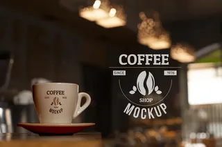 店内咖啡杯低角度