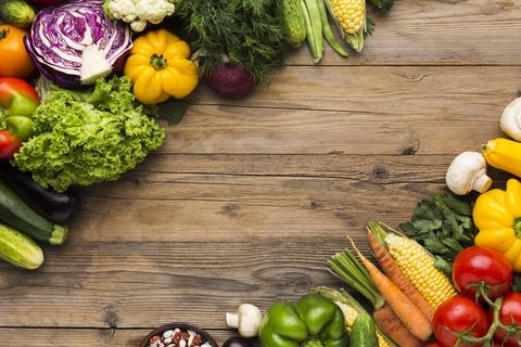 色彩斑斓的蔬菜背景和复制空间