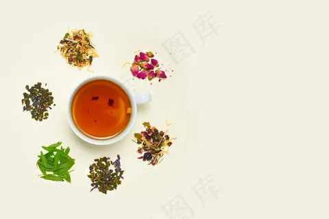 一杯茶，一杯干果茶