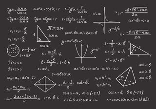 数学公式和计算插图中的黑板。代数计算与粉笔几何图形基本方程和定理学校和大学。矢量教育。