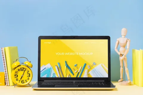 木质人体模型样机和笔记本电脑 木质人体模型样机和笔记本电脑