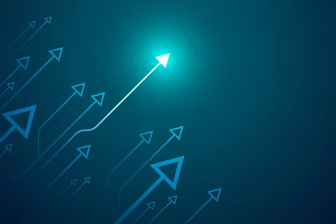 深蓝色背景上的亮箭头向上电路，带有复制空间复制插图，业务增长概念。