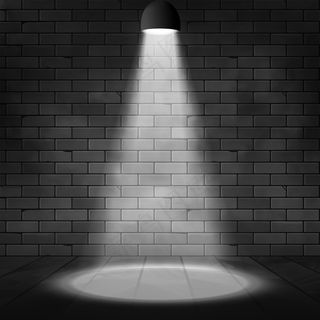 聚光灯照亮了场景和砖墙。发光效果背景。泛光灯舞台装饰