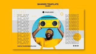 拿着盒带横幅banner网页模板的人