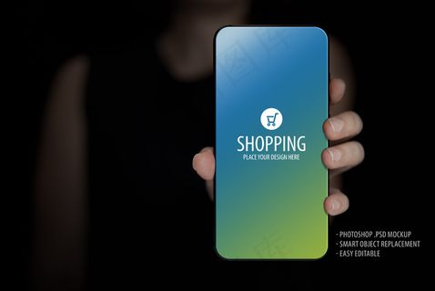 手持手机屏幕模型样机的女士