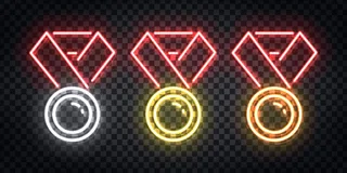 一套逼真的霓虹灯标志，金、银、铜奖牌标志，用于模板装饰和布局，覆盖在透明背景上。赢家的概念。