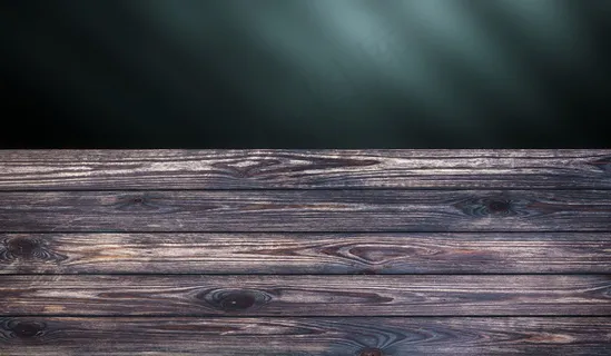 产品用深色木桌