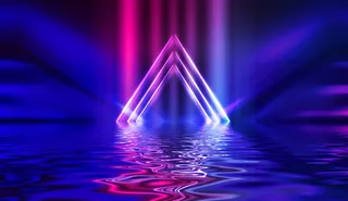 光氖效应，能量波在黑暗抽象的背景上。