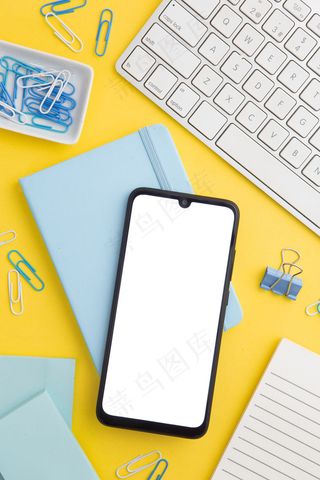 黄色背景手机固定构图