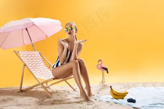 戴着五颜六色墨镜的美女在明亮的背景下显得很惊讶