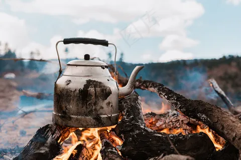 山中水壶着火壁纸