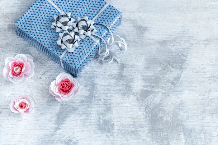 浅木蓝色礼品盒。情人节，节日和礼物。
