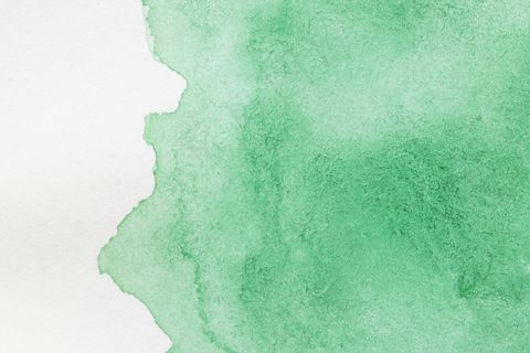 白色表面有绿色手绘污渍