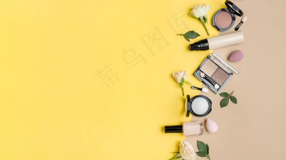 双色背景下不同化妆品的复制空间排列 双色背景下不同化妆品的复制空间排列