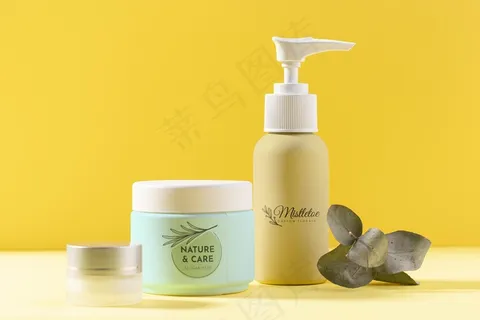 带植物容器的化妆品