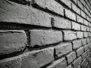 一个美丽的砖墙的灰度照片-完美的冷背景