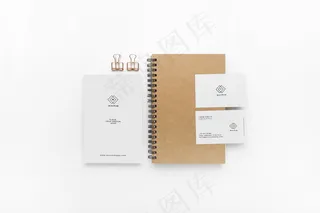 白色背景上的固定模型样机