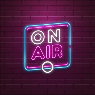 墙上有霓虹灯框架的空气标志