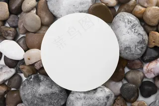 带框架岩石的俯视图