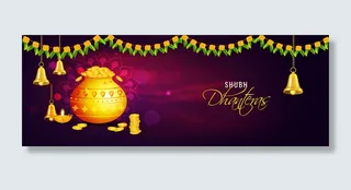 Shubh Dhantras标题或旗帜banner，金色硬币壶，油灯（迪雅）和悬挂的钟在紫色烟雾背景上装饰花环（托兰）。